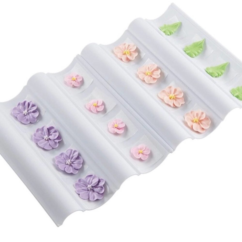Wilton Wave Flower Former Set